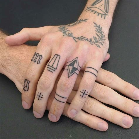 tatuajes de dedos hombre|85 Tatuajes en los DEDOS: Tipos, significados y。